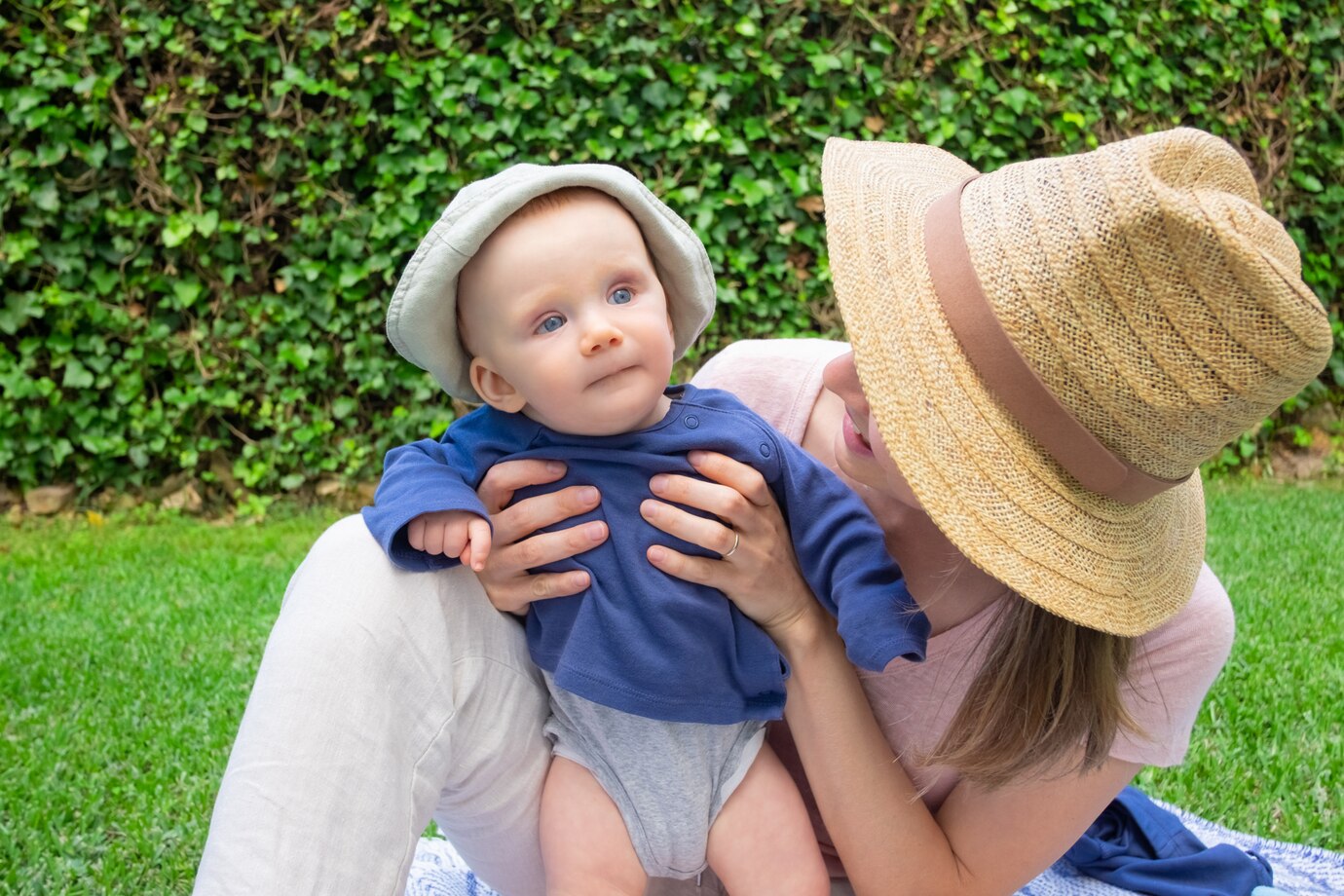 Bebekler İçin Yaz Aylarında Cilt Koruma Yöntemleri